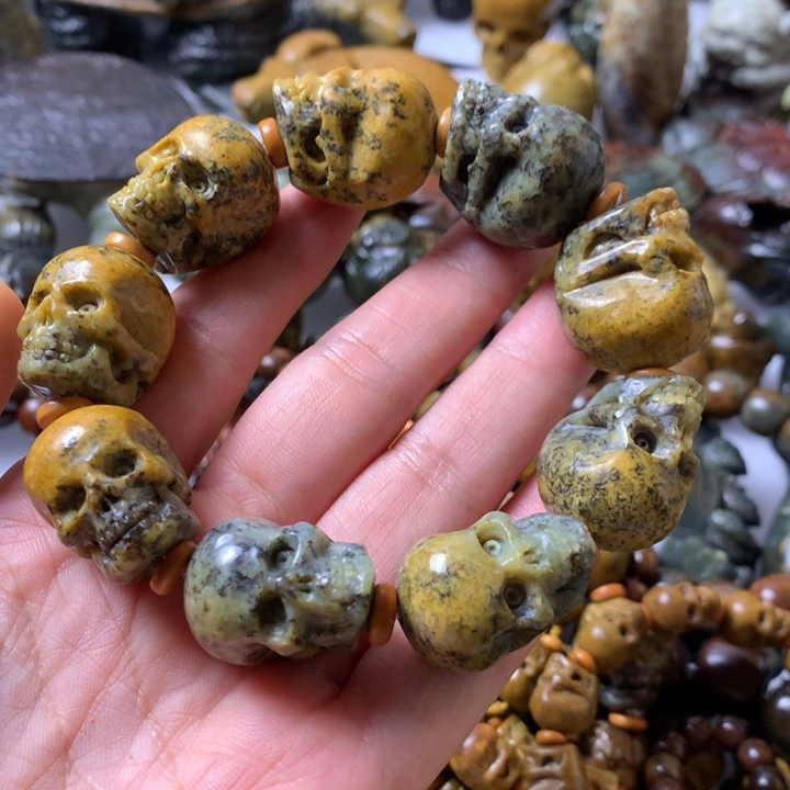 未镶嵌岫岩河磨玉（透闪石质玉）把件