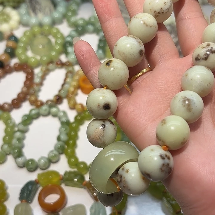蛇纹石玉未镶嵌手持