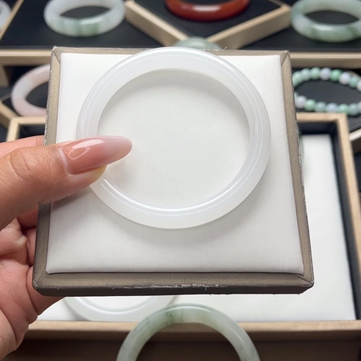 石英质玉手镯未镶嵌大****友