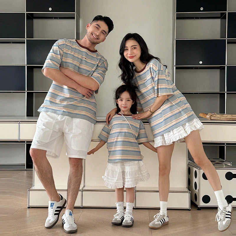 特别的亲子装一家三口夏季新款条纹刺绣短袖T恤洋气百搭家庭装潮