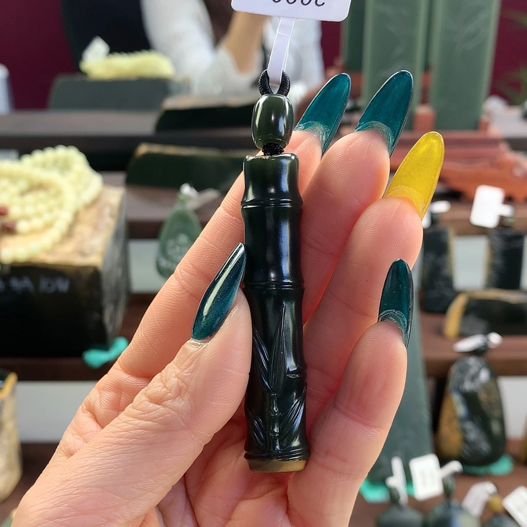 岫岩河磨玉（透闪石质玉）颈饰未镶嵌霏*