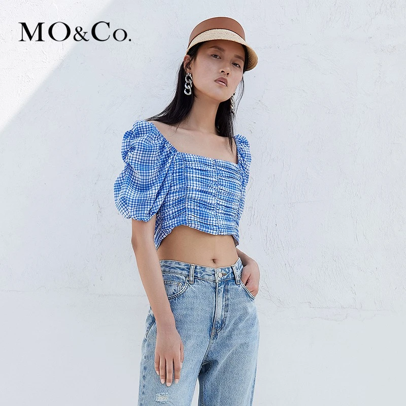 MOCO夏季清新蓝白格纹方领泡泡袖上衣一字肩女时尚女装MBA2TOP037