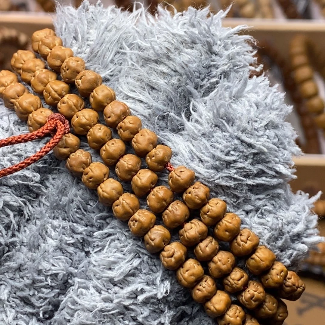 刘***.紫金鼠手串佛手6.5