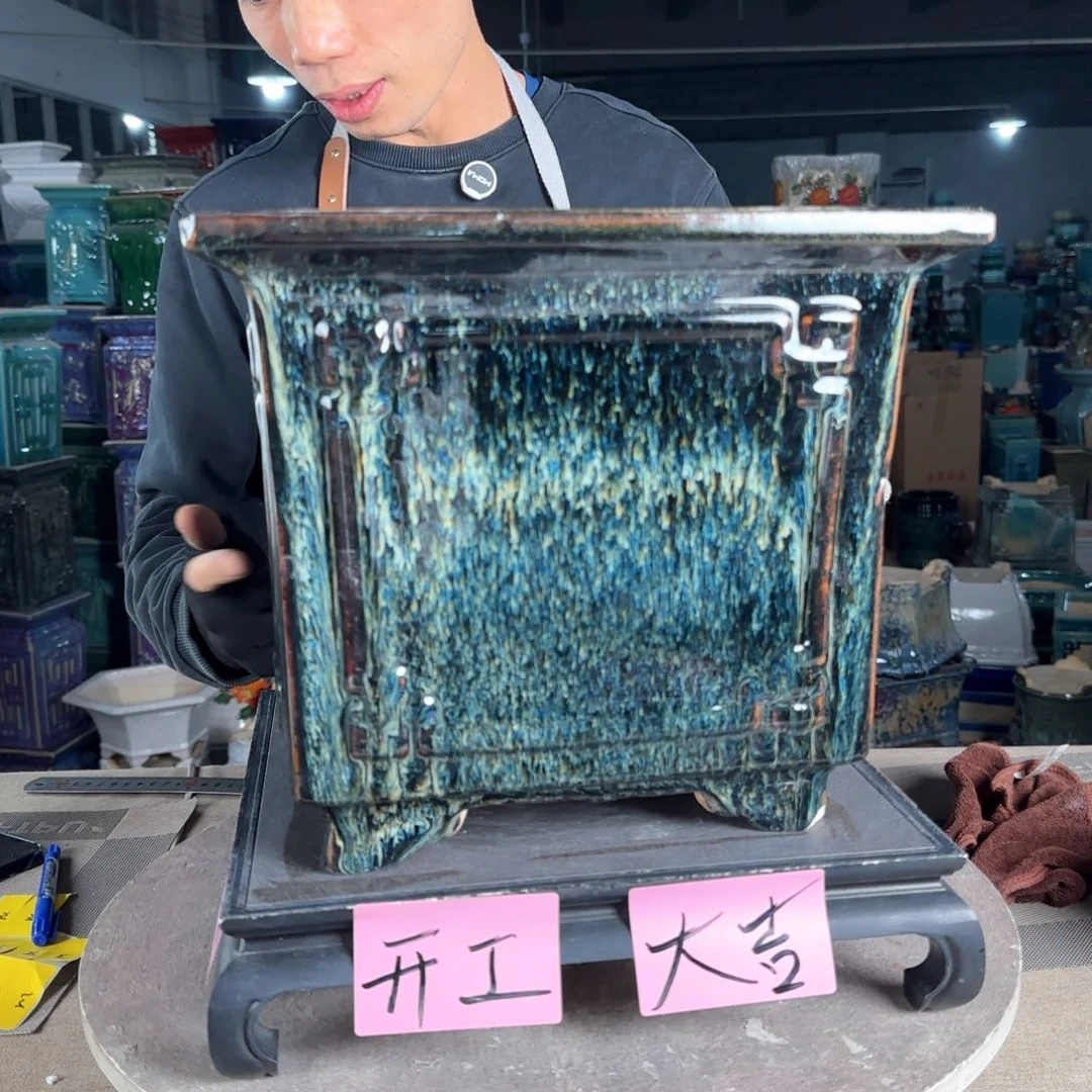 一风堂石湾花盆。盆口变形磕碰
