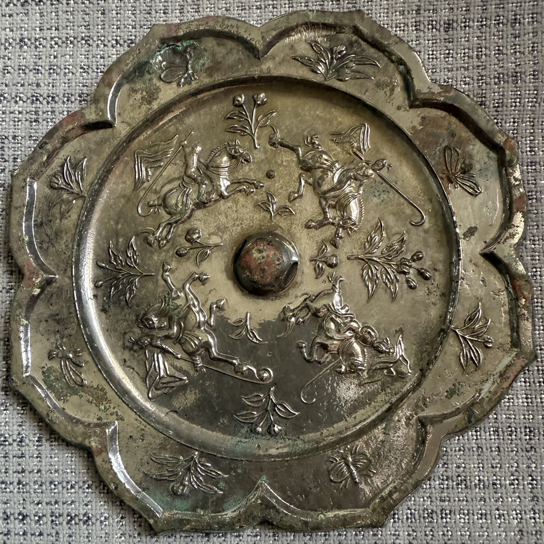 仿古铜质四大神兽梅花镜经典风格适合家居收藏