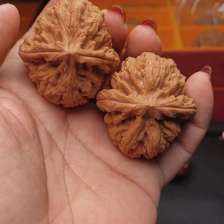 把件桃核红锦鲤核桃