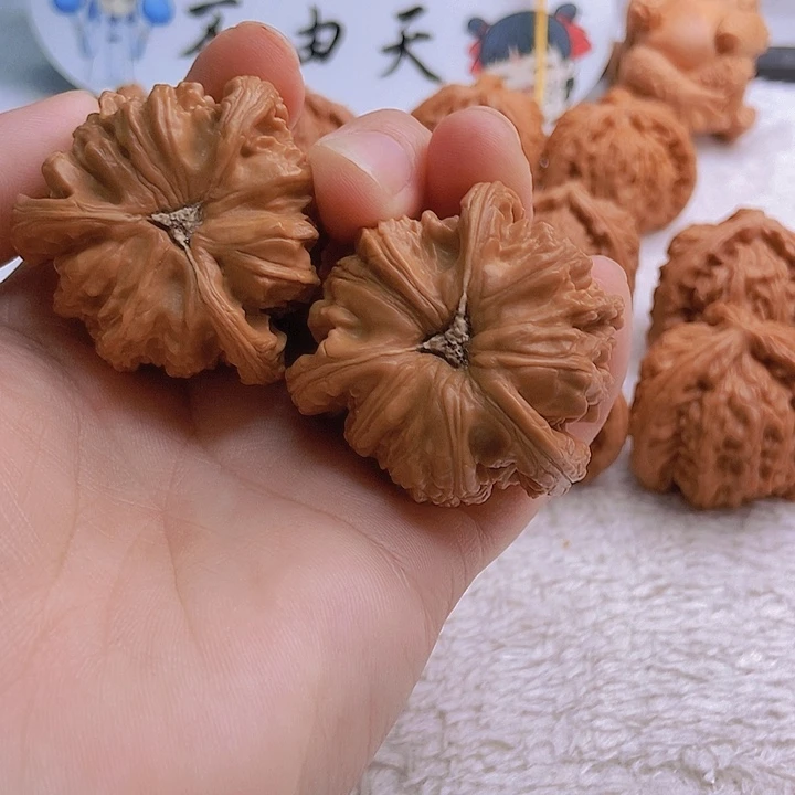 把件文玩核桃赵**_三棱