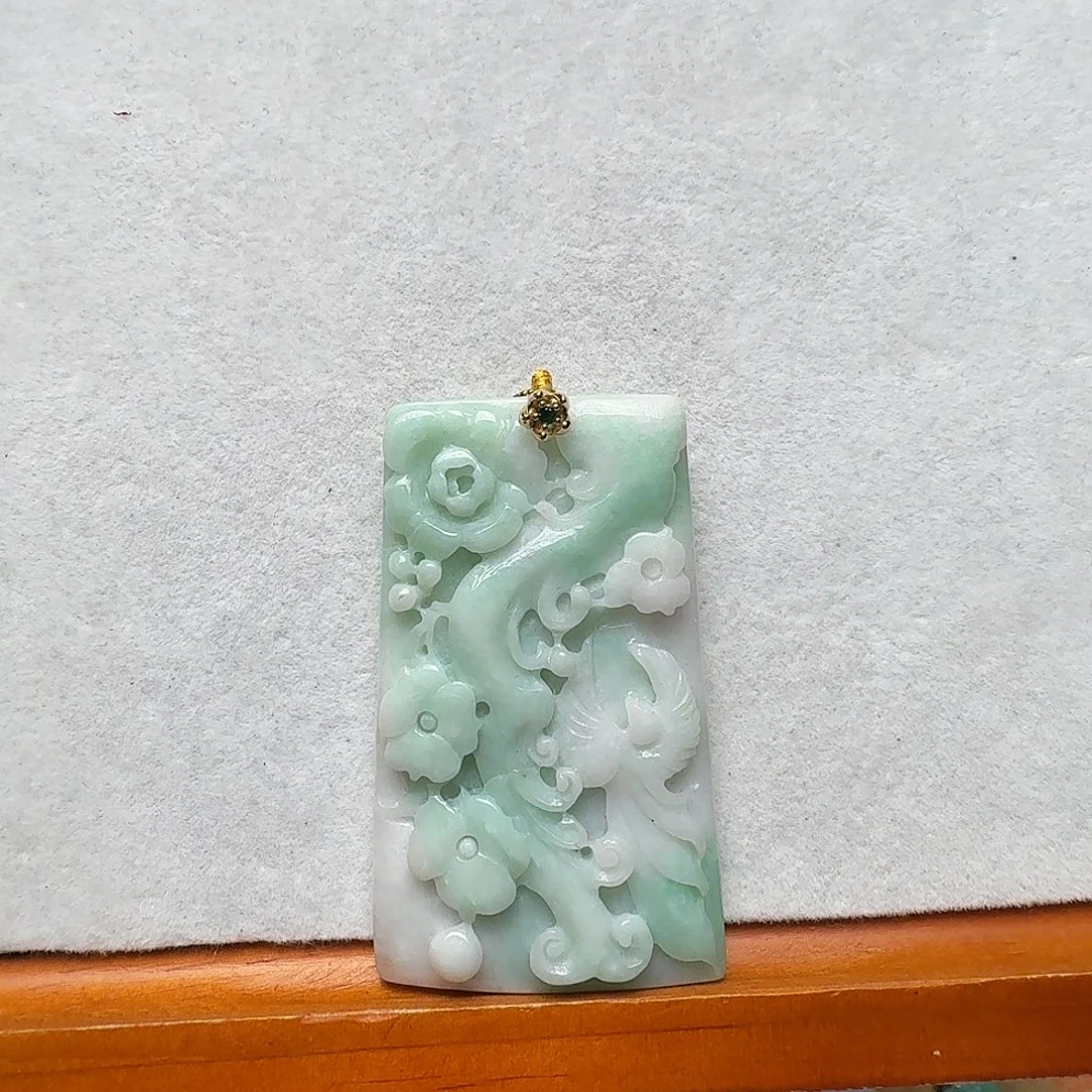 翡翠未镶嵌吊坠(赠链)