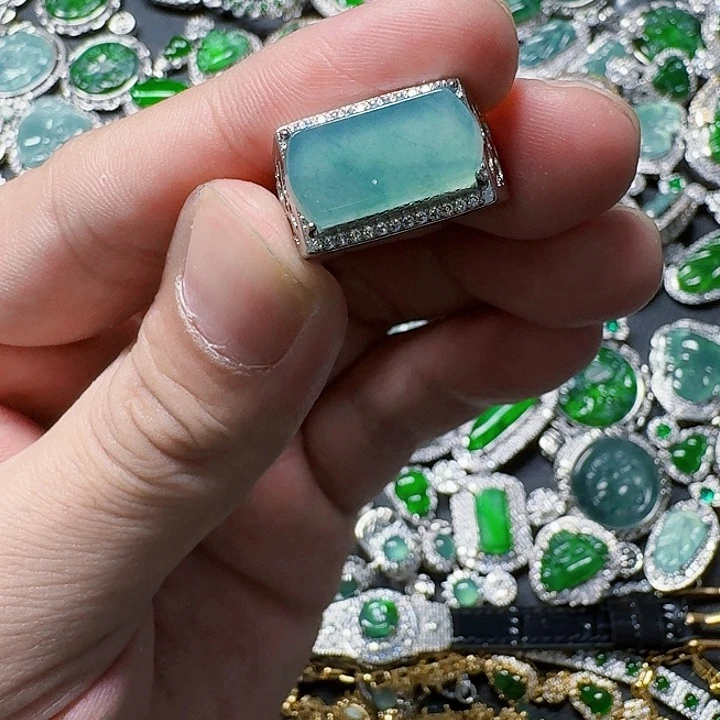 翡翠颈饰未镶嵌天然A货翡翠放漏