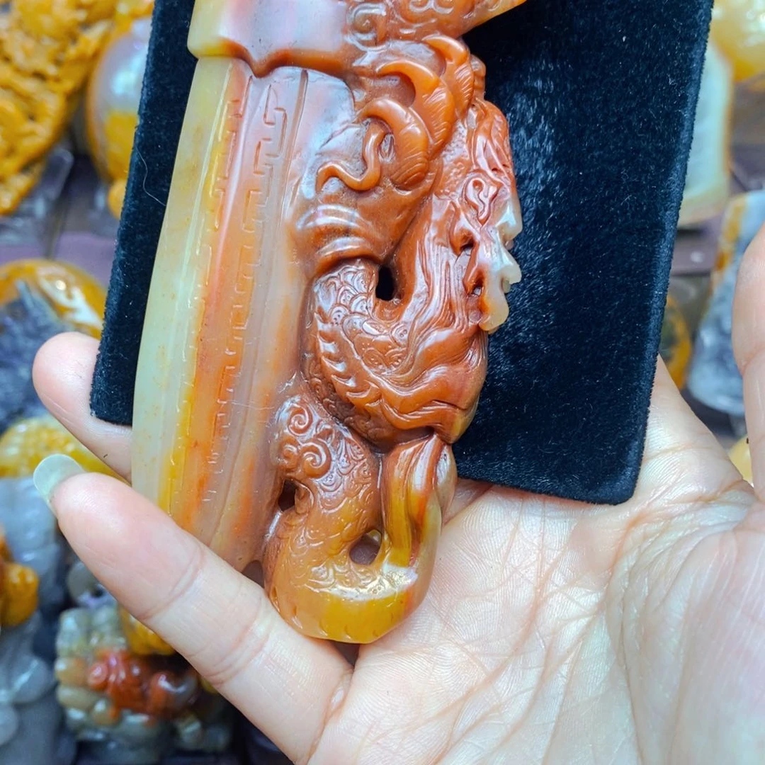 未镶嵌石英质玉（黄龙玉）颈饰
