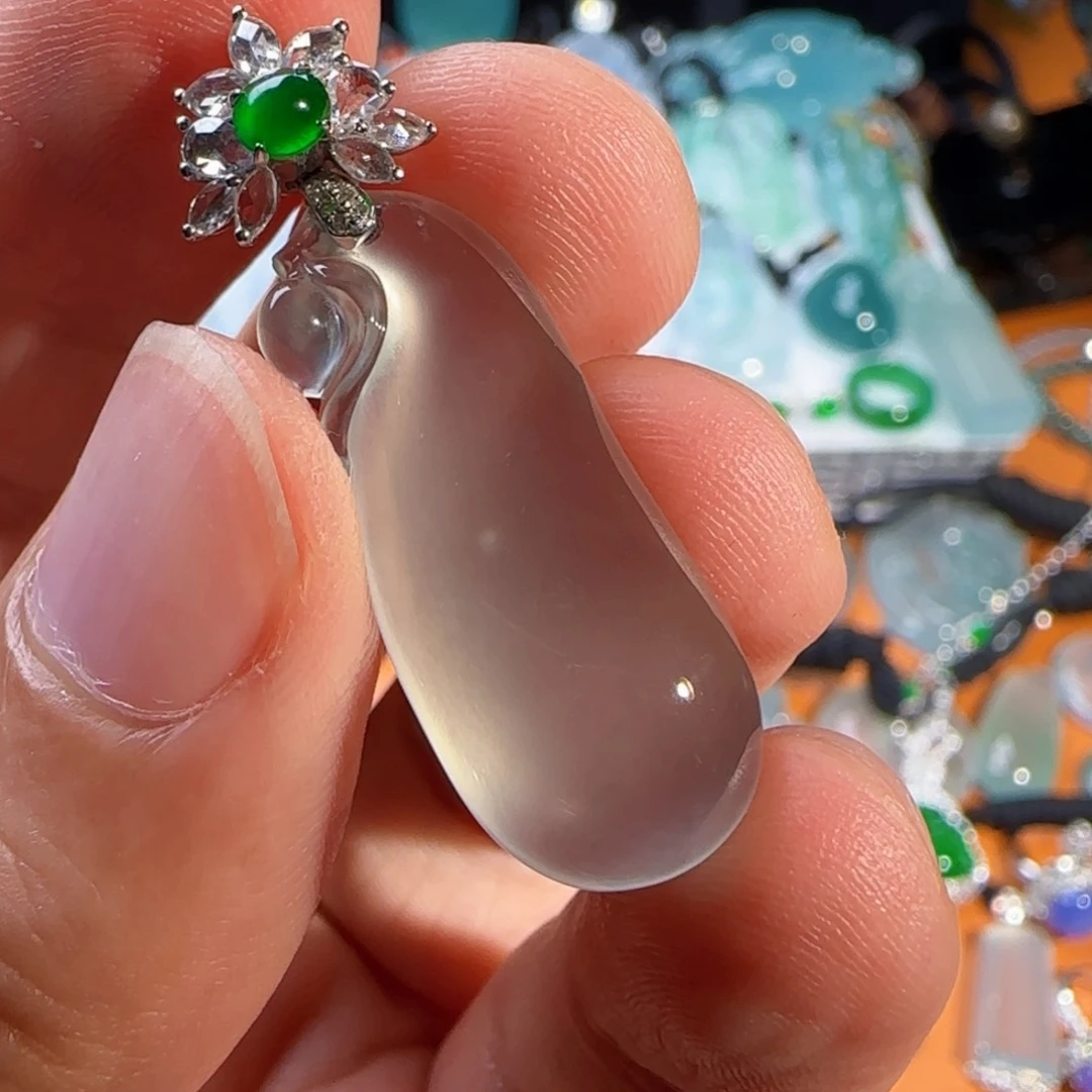 翡翠18K金镶嵌颈饰玻璃种阳底福瓜