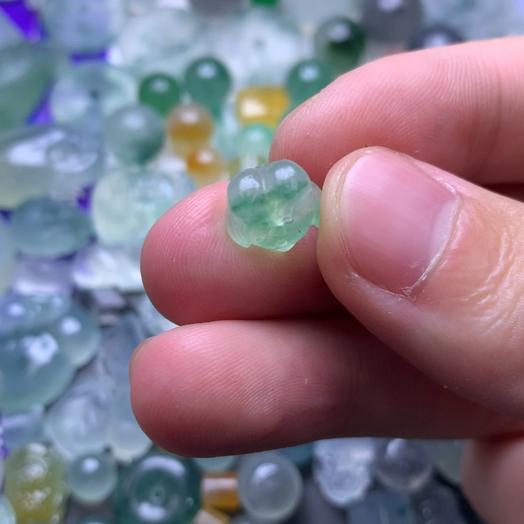 墨***儿定制翡翠未镶嵌挂件