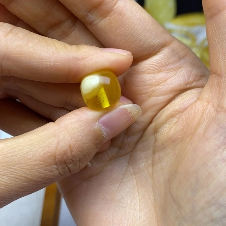 车***爱裸石蜜蜡未镶嵌尺寸12，瑕疵，工具痕，花粉