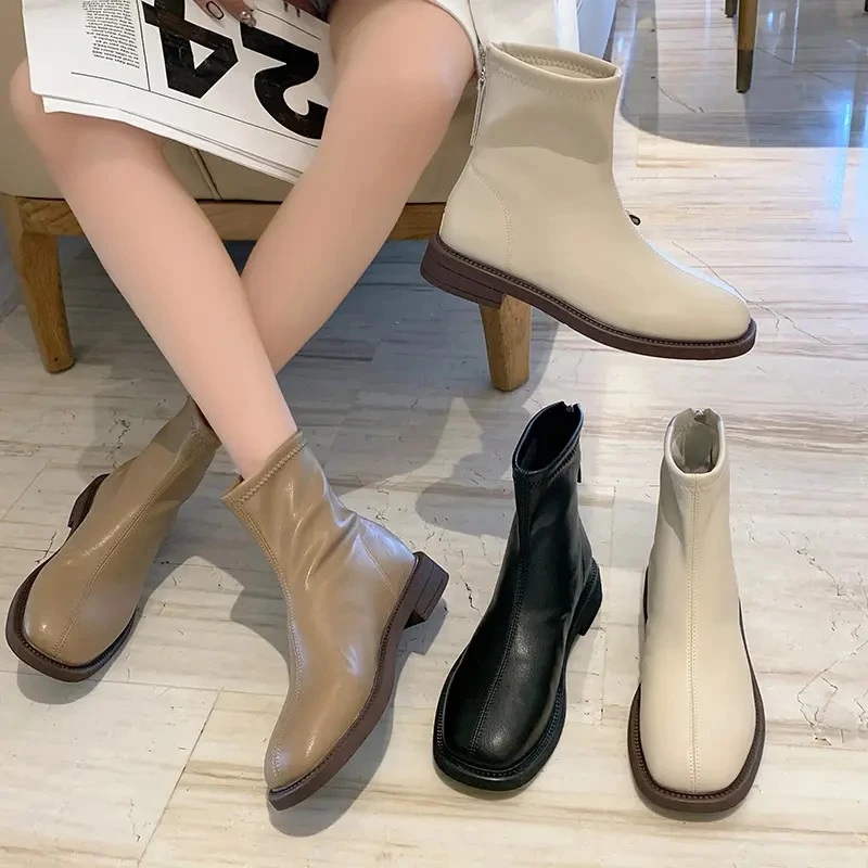 新款英伦风马丁靴女2025秋冬平底瘦瘦靴韩版百搭方头短筒白色短靴