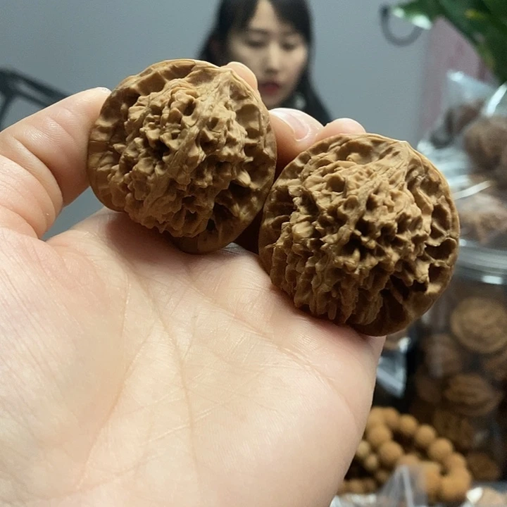 把件文玩核桃42.5红皮乾隆纹