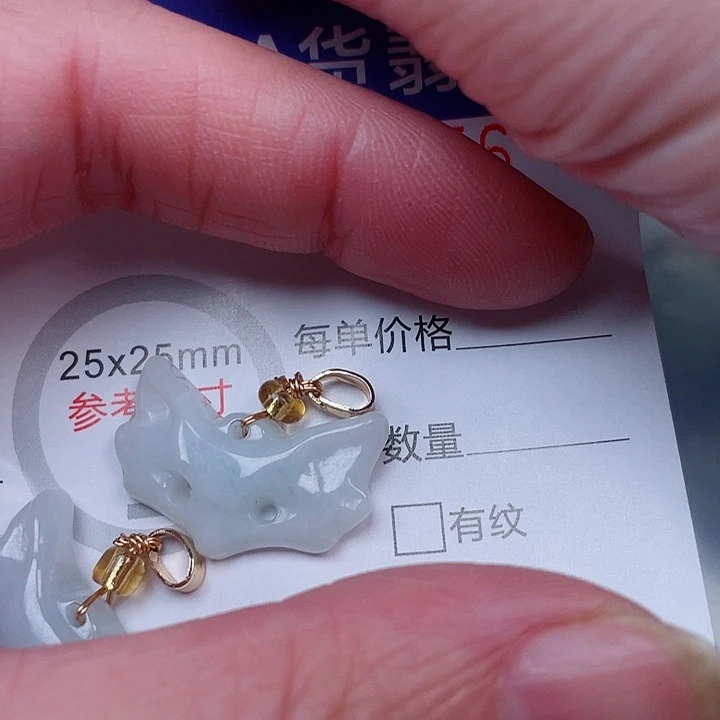 翡翠未镶嵌吊坠(赠链)