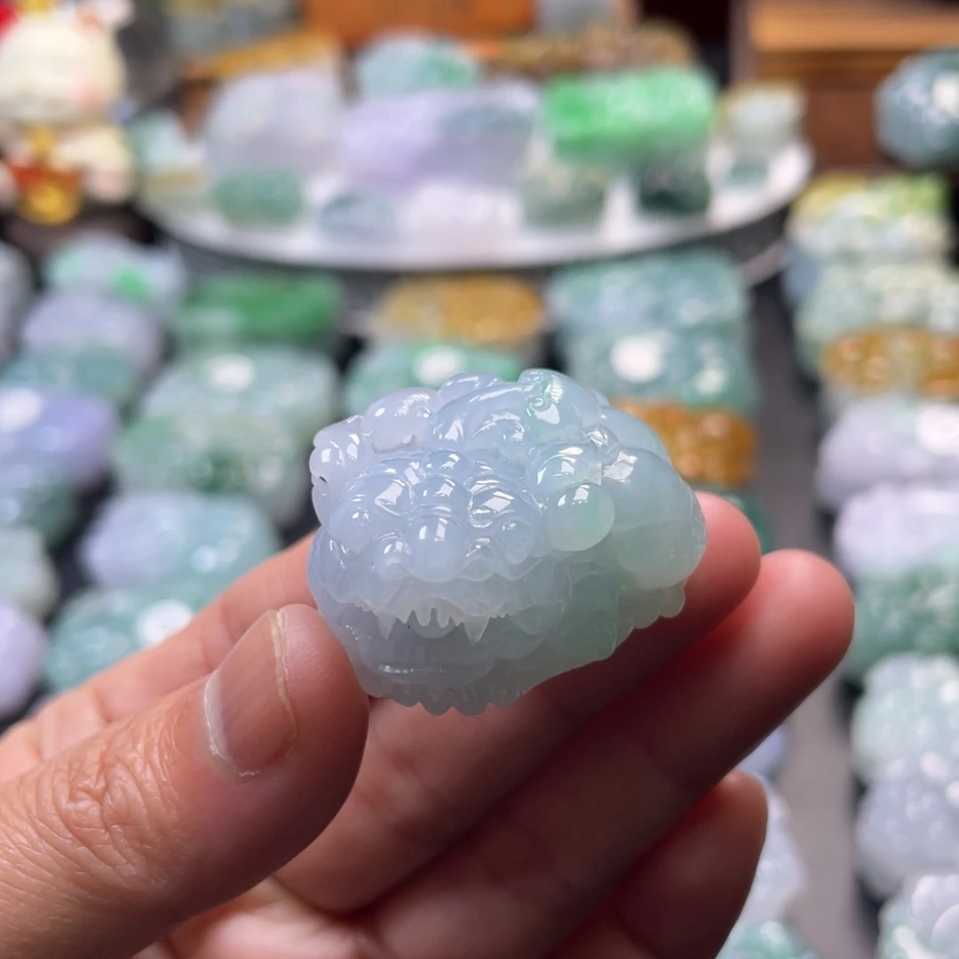 翡翠未镶嵌颈饰貔貅