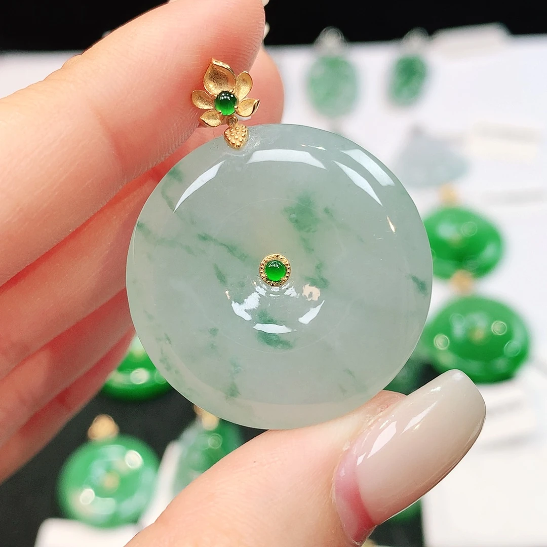 翡翠18K金镶嵌颈饰