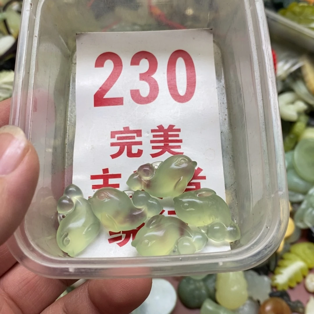 蛇纹石玉挂坠未镶嵌
