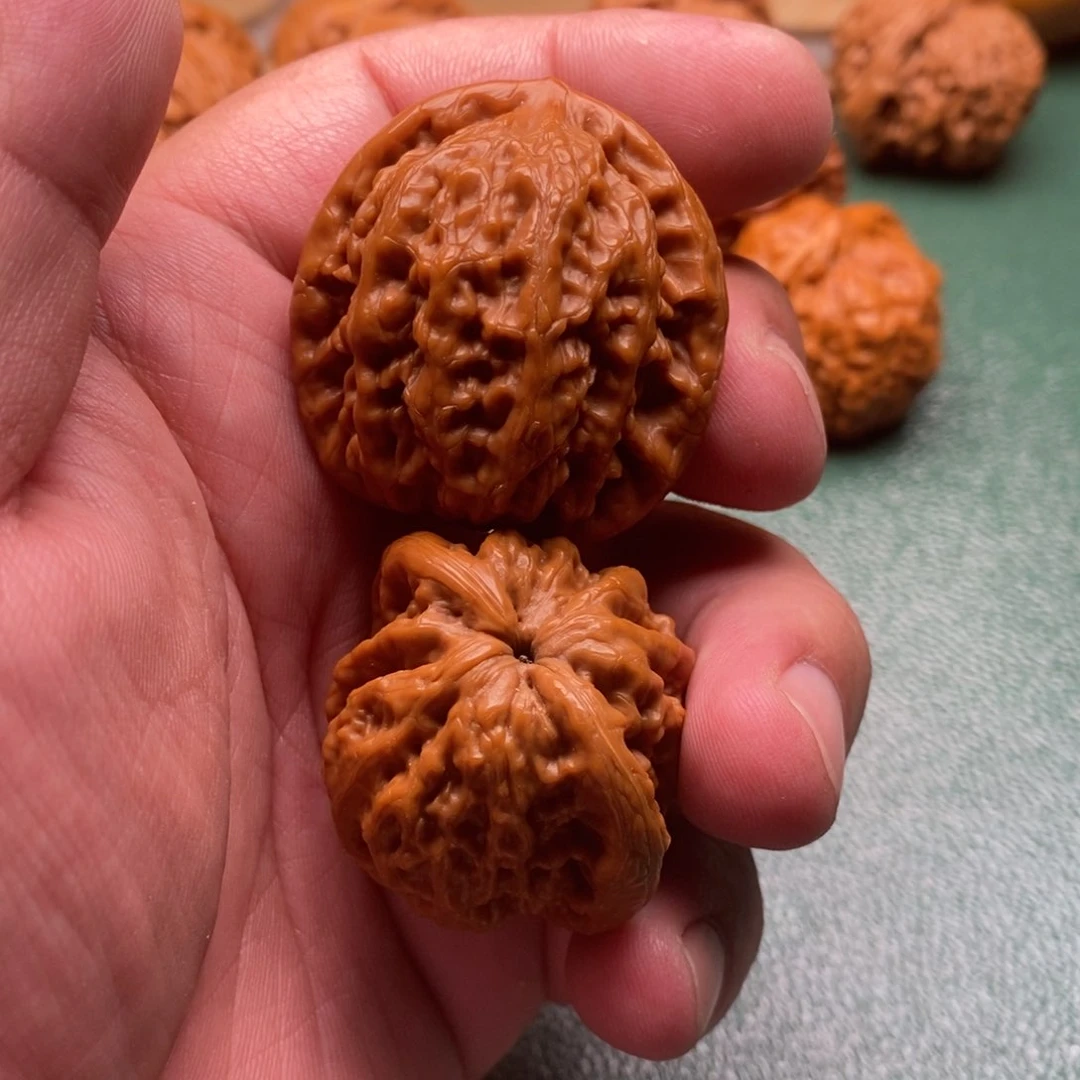 桃核吊坠金金子真的好可爱