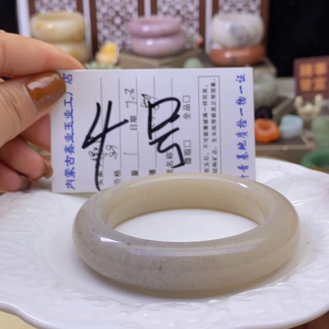 【闪购商品】未镶嵌手镯石英岩玉