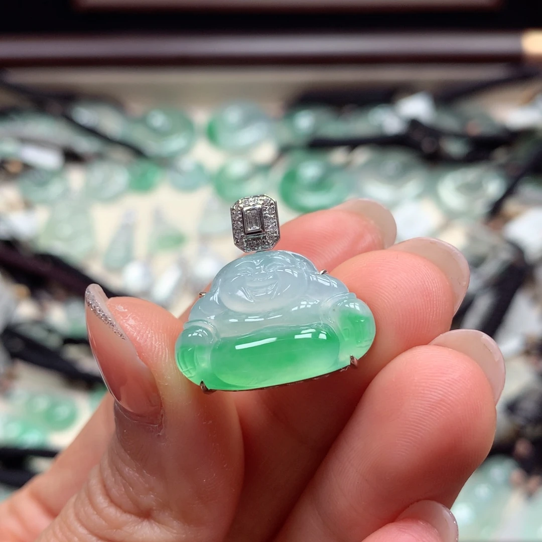 翡翠18K金镶嵌颈饰佛公