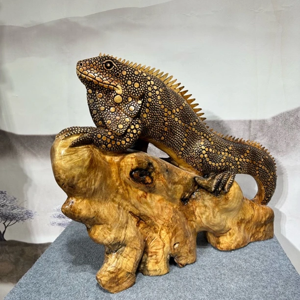 香樟木蜥蜴根雕工艺品