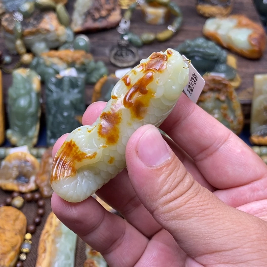 扶***意未镶嵌岫岩河磨玉（透闪石质玉）珠宝奇石