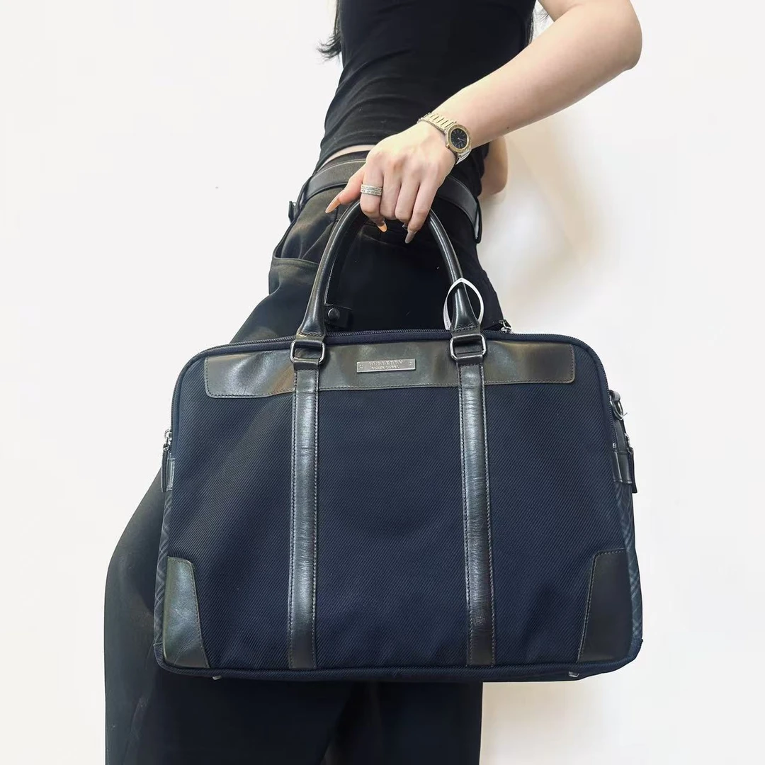 95新 BURBERRY/博柏利 博柏利黑色手提包 2506260092