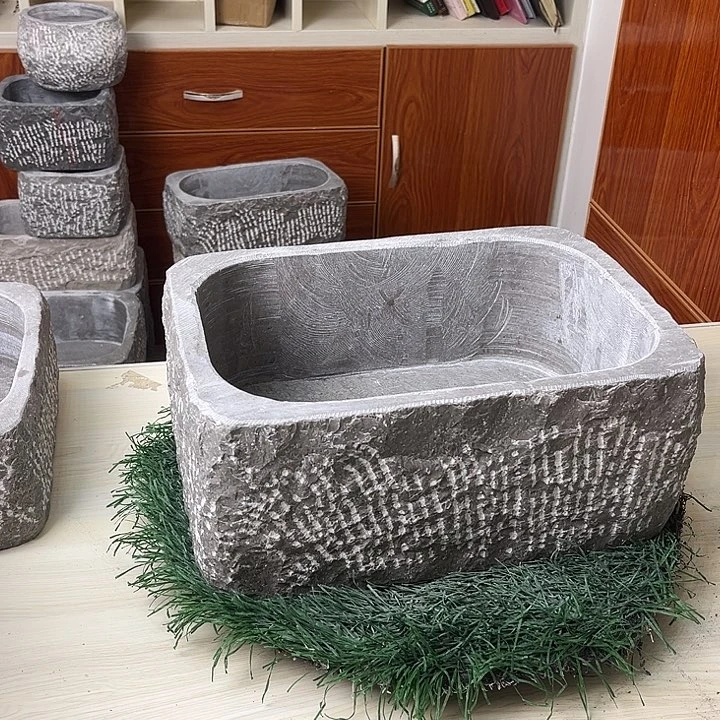 一周灰姑娘食材和贵州青石打造而成