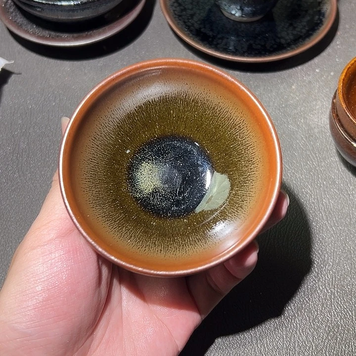 茶盏好想和她谈心论理想