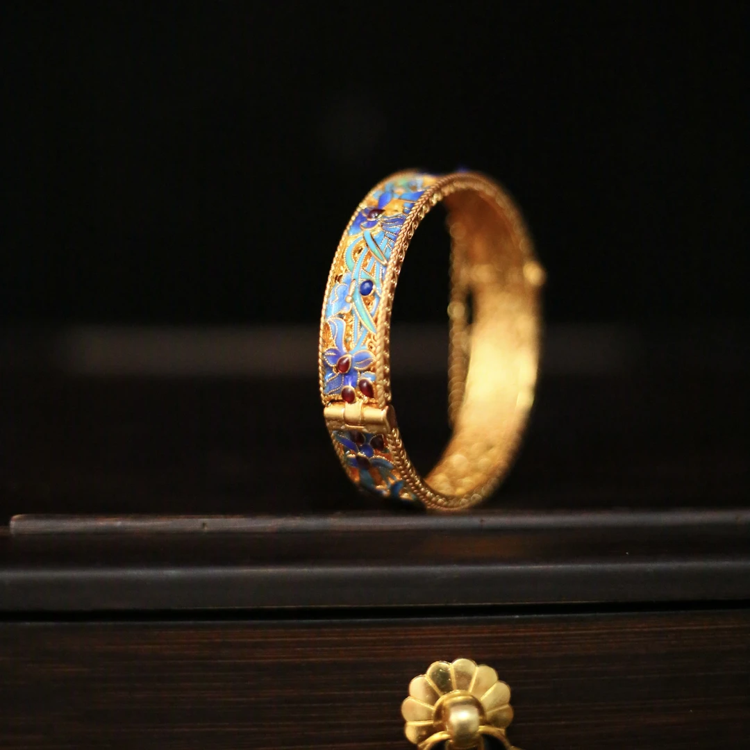 铜合金婚庆饰品 华翊堂日常镀金仿花丝镶嵌宝石烧蓝蕙质兰心手镯