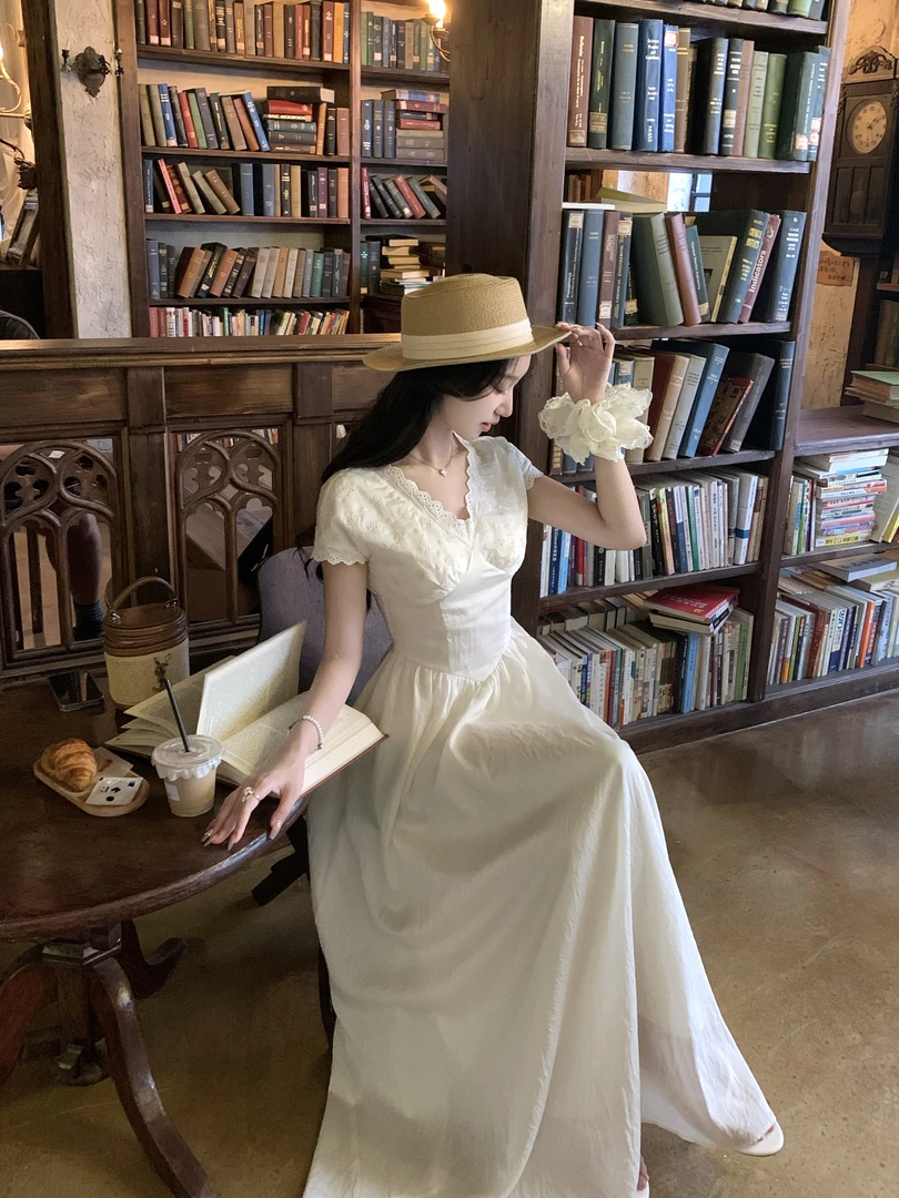EIA一尧【松香栀子】法式气质温柔优雅氛围显瘦连衣裙蕾丝V领长裙夏