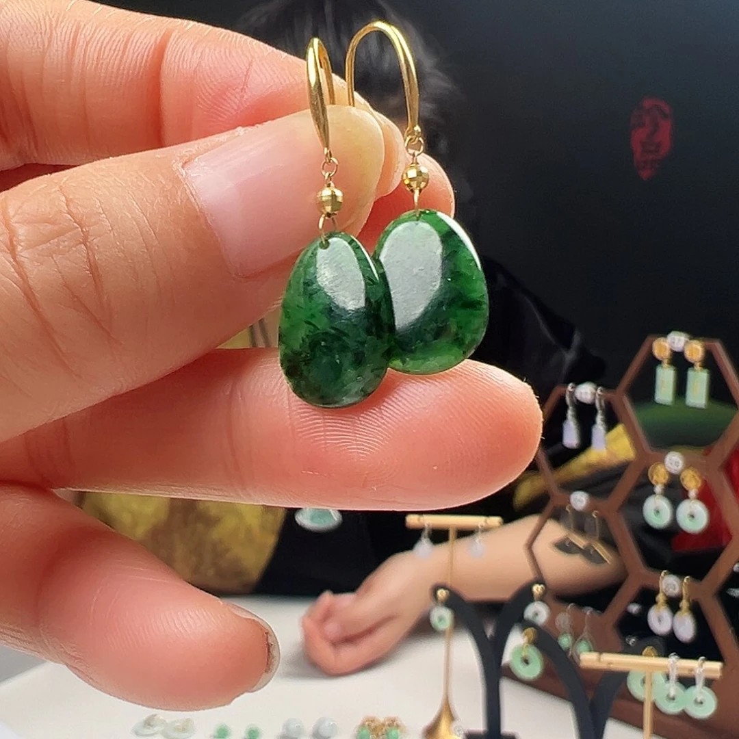 18K金镶嵌翡翠耳饰