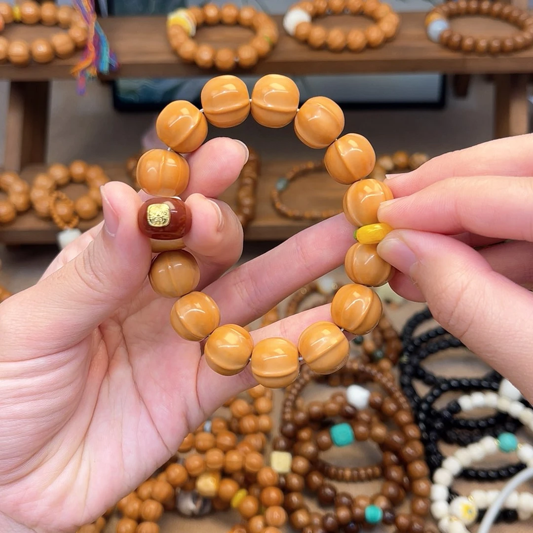 猴头核桃手串太***阳搭配红珠