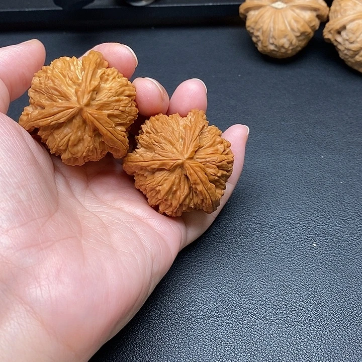小***成把件文玩核桃白奔