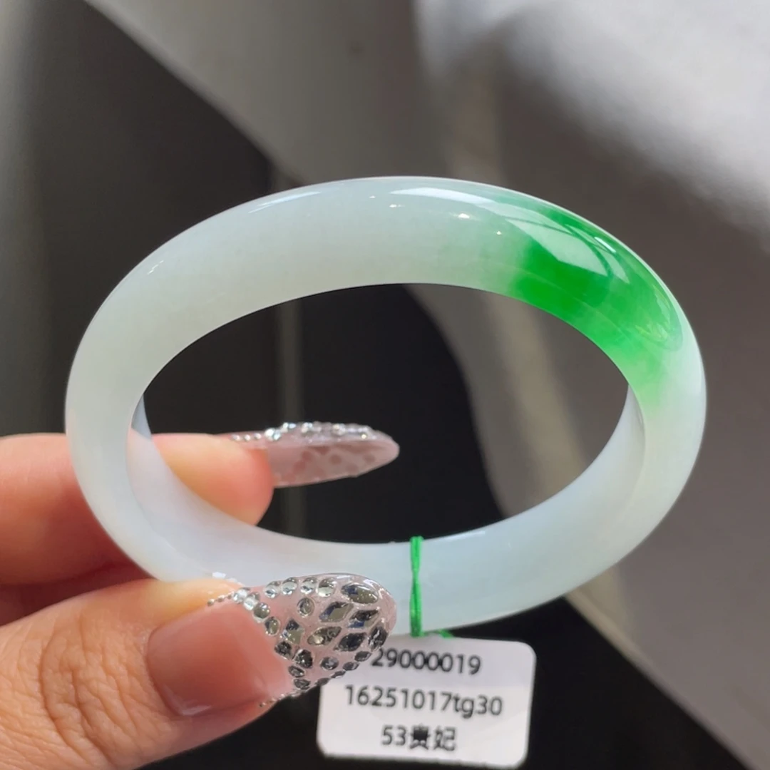 翡翠未镶嵌手镯【小圈强推】辣绿白底青贵妃手镯