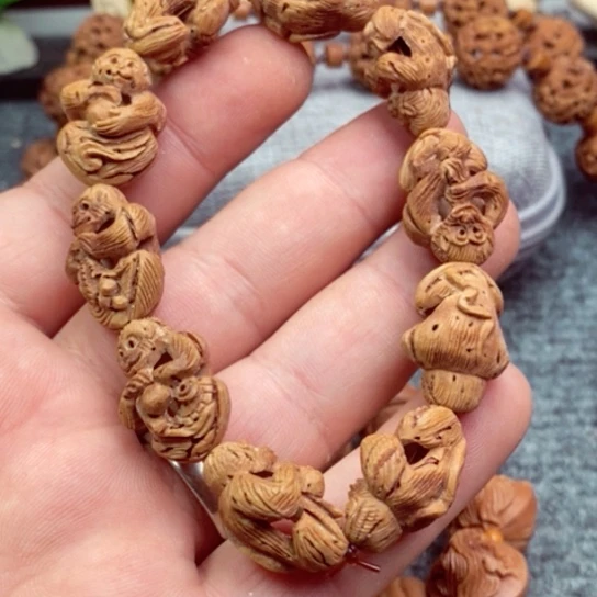 文玩核桃手串就**看桃核猴子手串