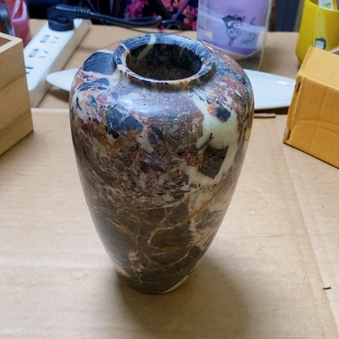 石头花瓶 重   口沿微瑕疵