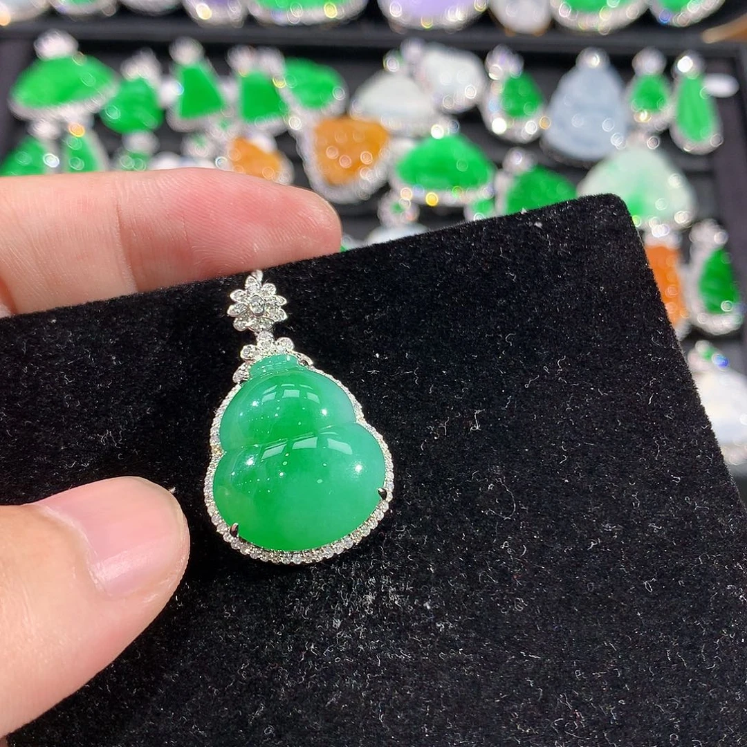 翡翠18K金镶嵌颈饰