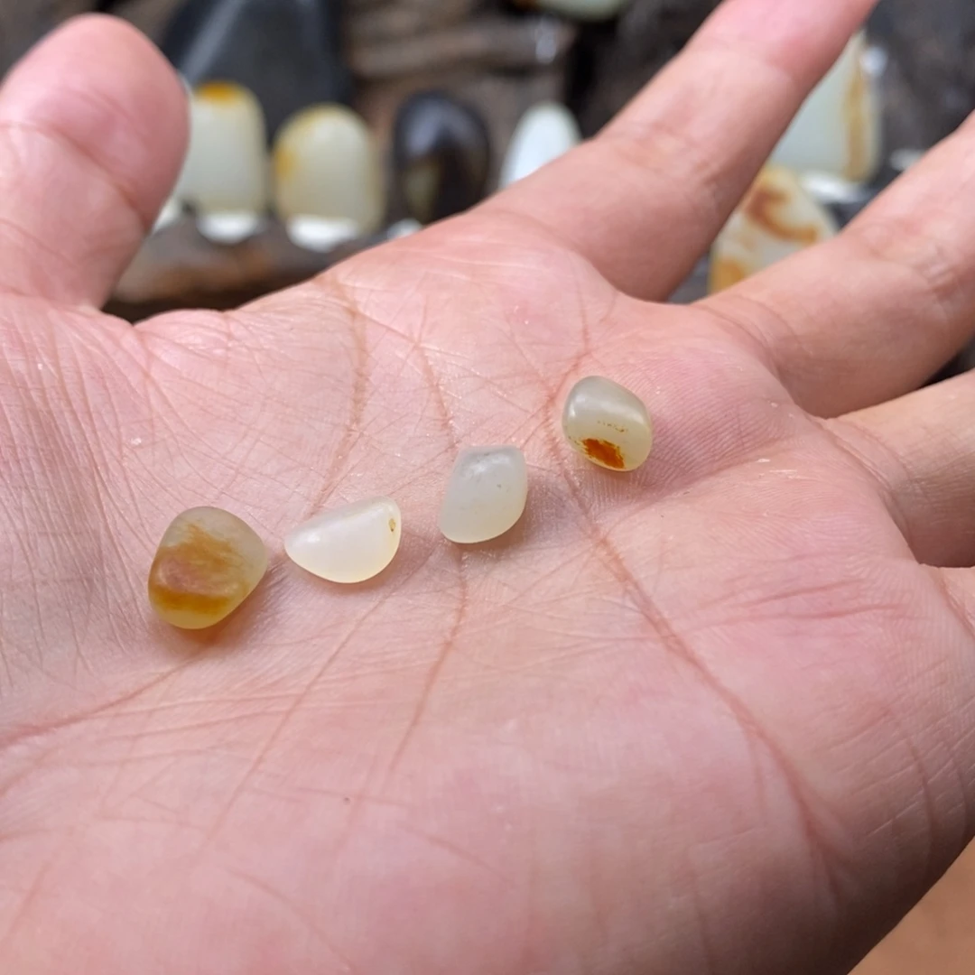 颈饰未镶嵌和田玉（糖玉）哈****了