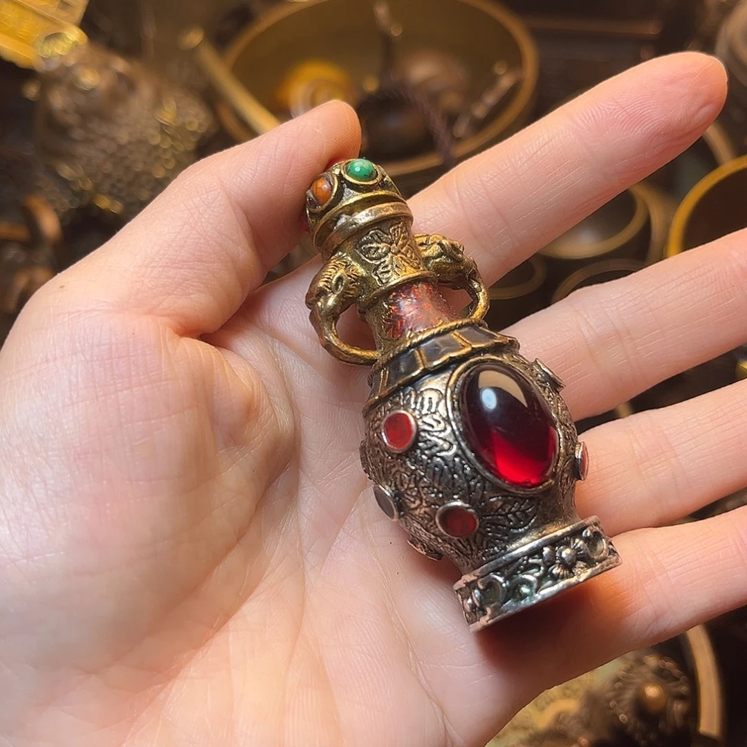 精美铜器工艺品等