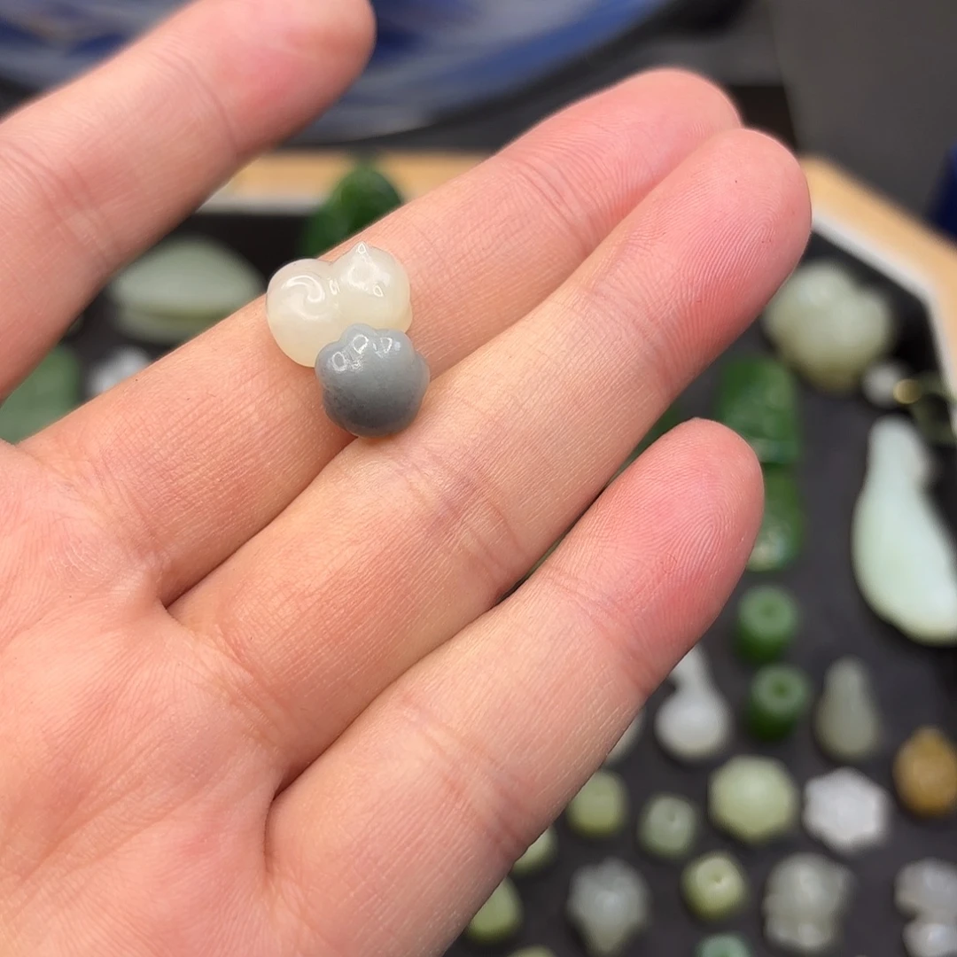 西***精和田玉未镶嵌颈饰