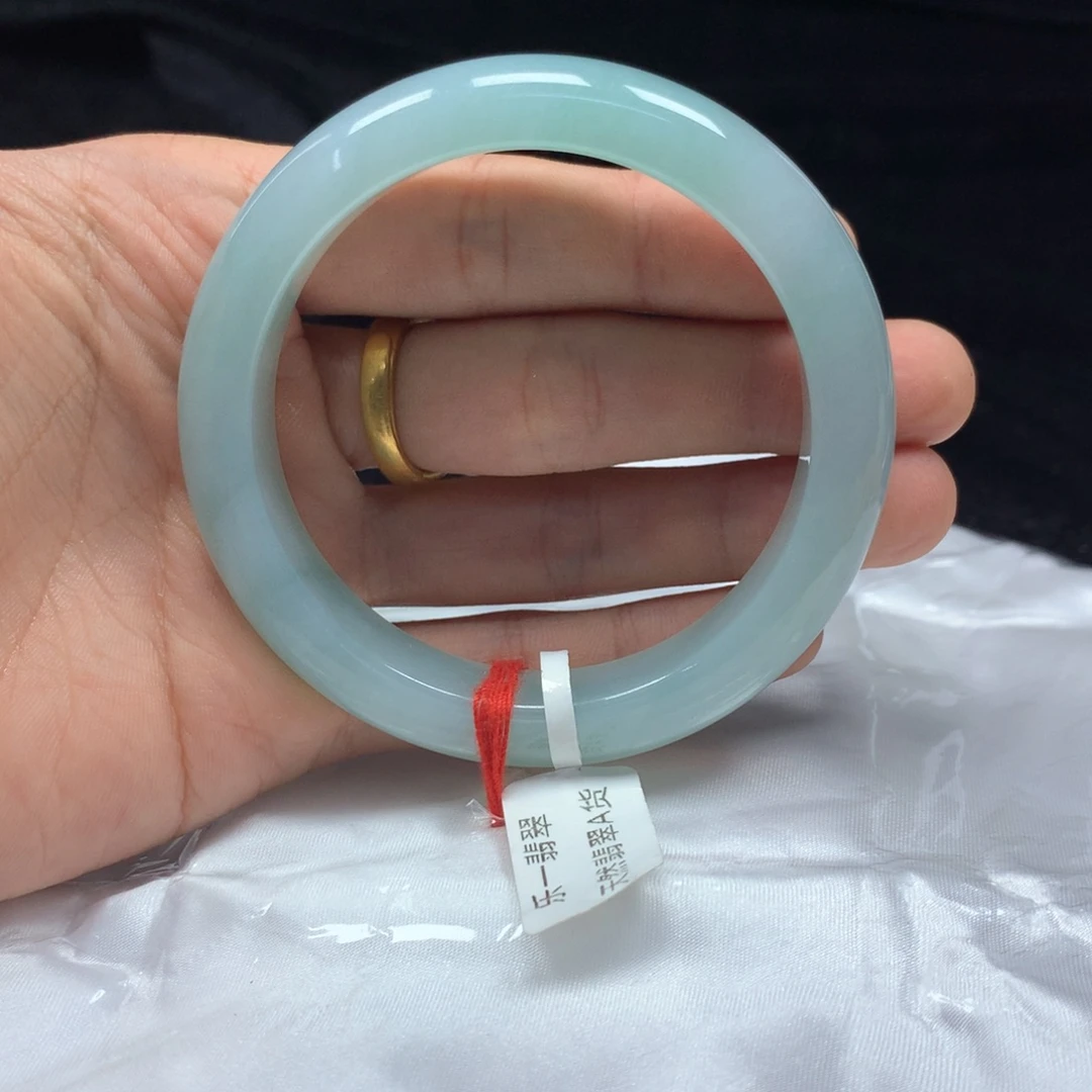 翡翠未镶嵌手镯（圆镯）57.2