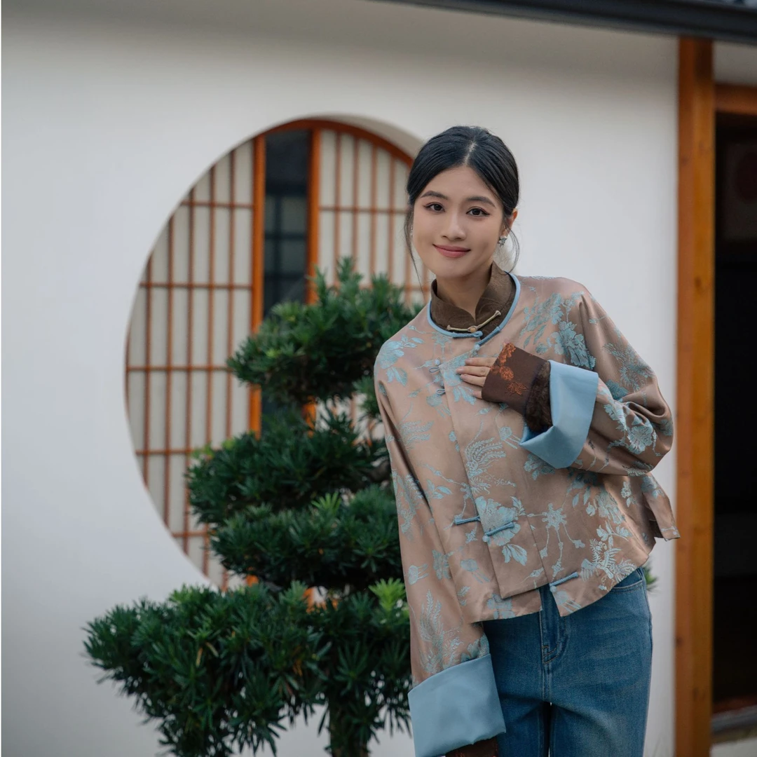 吕小男【青鸾】新中式国风典雅高级感38姆米精致提花缎短款外套