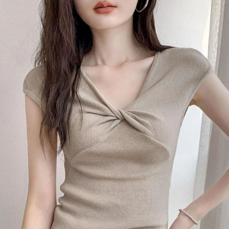 白色韩版宽松感设计美背内衣气质扭结领针织背心上身