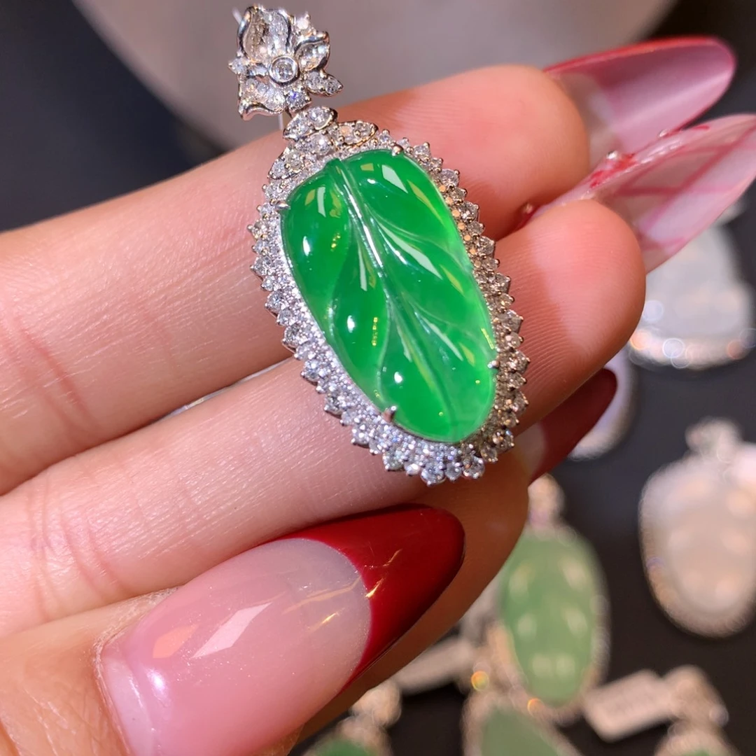 翡翠吊坠(不含链)18K金镶嵌