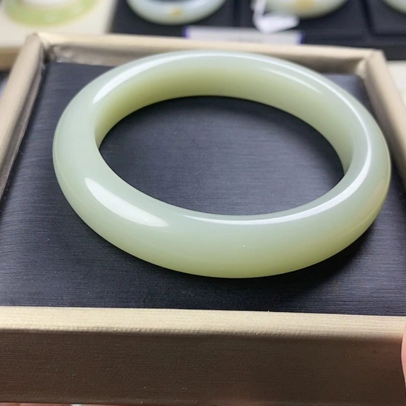 【闪购商品】未镶嵌手镯和田玉