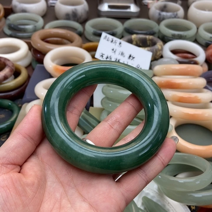 石英质玉未镶嵌手镯