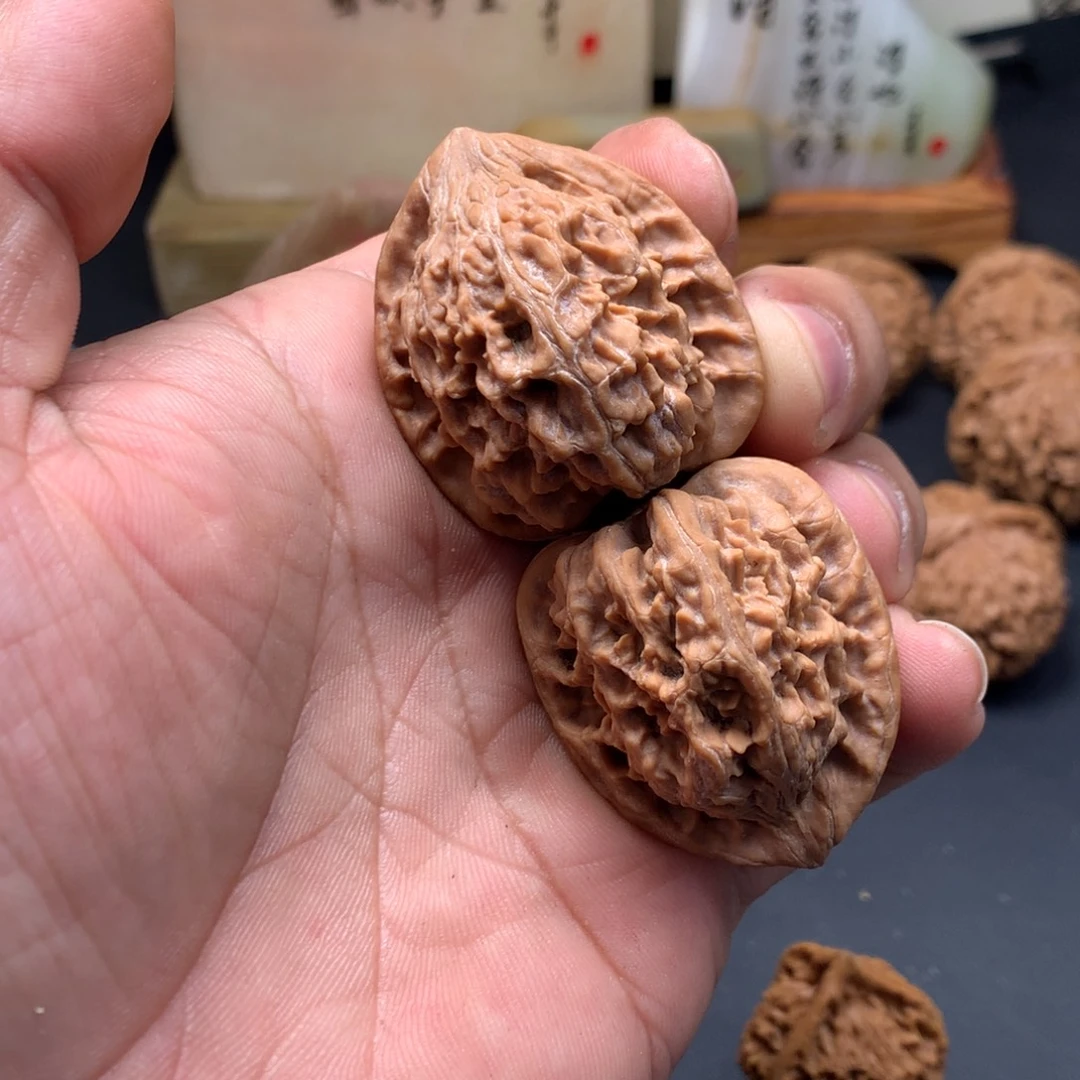 何***秋把件文玩核桃红狮子